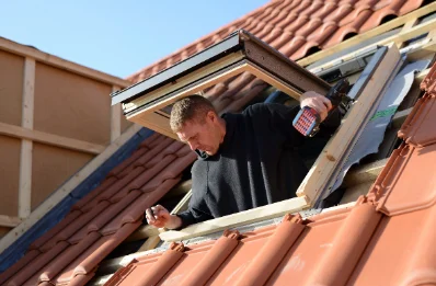 Pose de fenêtres de toit Velux à Larochemillay